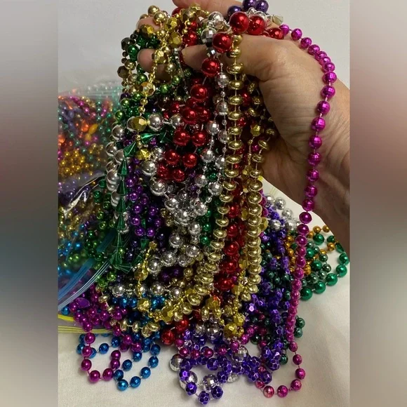 🦋SOLD🦋 40+ Strands Mardi Gras Bead Necklaces 1980’s - 2000’s - Picture 3 of 4